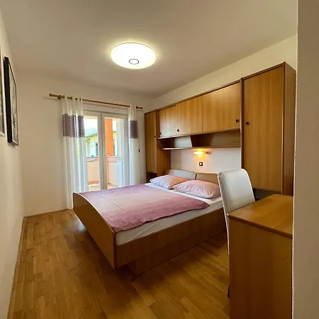 Neda I Sime Rab Town