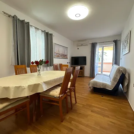 Apartman Neda I Sime Rab Town