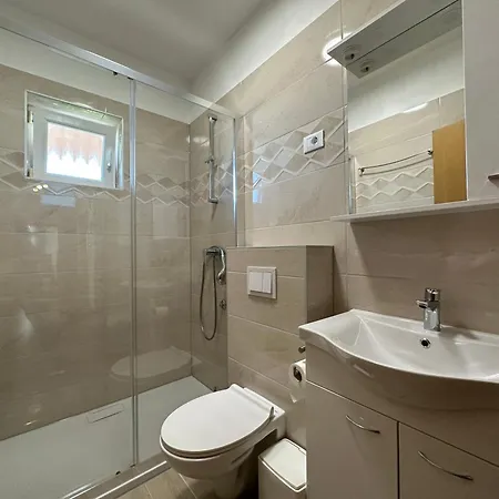 Neda I Sime Apartman *