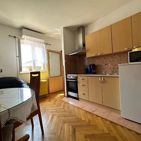 Apartmán Neda I Sime