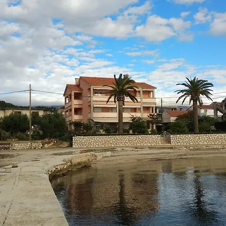 Apartment Neda I Sime Rab Town